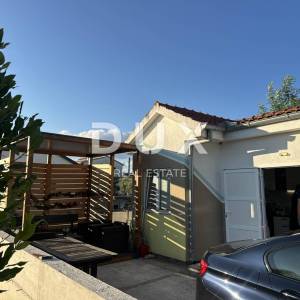 ZADAR, MURVICA - Kuća na građevinskom zemljištu 1680m² - Top lokacija!