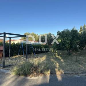 ZADAR, MURVICA - Kuća na građevinskom zemljištu 1680m² - Top lokacija!