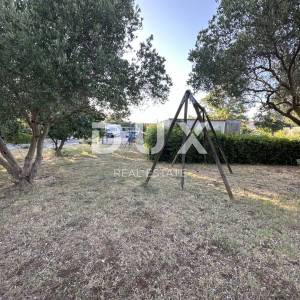 ZADAR, MURVICA - Kuća na građevinskom zemljištu 1680m² - Top lokacija!