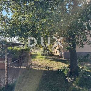 ZADAR, MURVICA - Kuća sa 2 stana i prostranom okućnicom