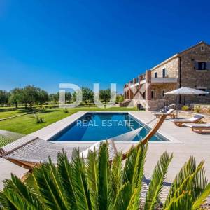 ZADAR, MURVICA - Luksuzna vila s bazenom