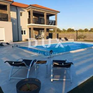 ZADAR, MURVICA - Vila s bazenom i velikom okućnicom!