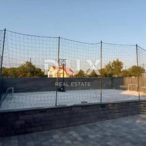ZADAR, MURVICA - Vila s bazenom i velikom okućnicom!