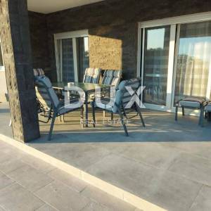 ZADAR, MURVICA - Vila s bazenom i velikom okućnicom!