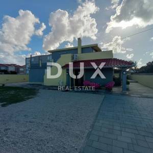 ZADAR, NIN - Apartmanska kuća 1. red do mora