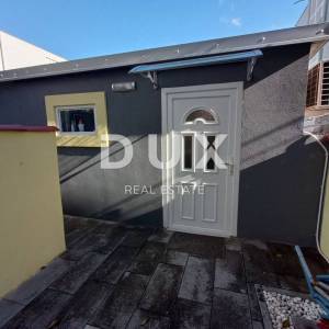 ZADAR, NIN - Apartmanska kuća 1. red do mora