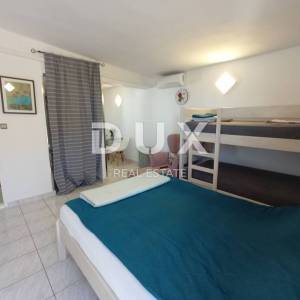 ZADAR, NIN - Apartmanska kuća 1. red do mora