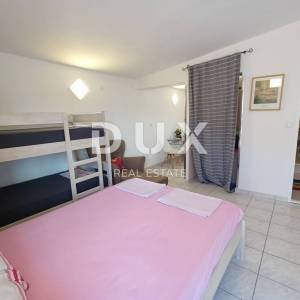ZADAR, NIN - Apartmanska kuća 1. red do mora