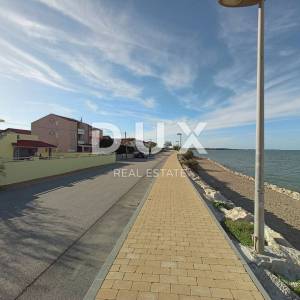 ZADAR, NIN - Apartmanska kuća 1. red do mora