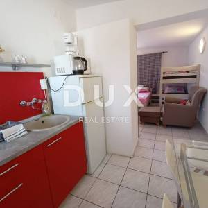 ZADAR, NIN - Apartmanska kuća 1. red do mora