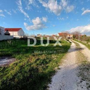 ZADAR, NIN - Građevinsko zemljište na ulazu u centar Nina