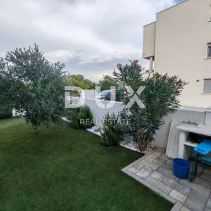 ZADAR, NIN - Moderna dvojna kuća! Bazen, podno grijanje, dizalica topline, pogled na more...