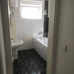 Zadar, Nin - okolica, samostojeća kuća s 4 apartmana, 100m od mora