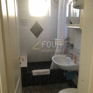 Zadar, Nin - okolica, samostojeća kuća s 4 apartmana, 100m od mora