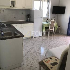Zadar, Nin - okolica, samostojeća kuća s 4 apartmana, 100m od mora