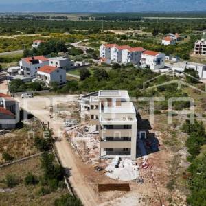 Zadar – Novi Bokanjac: Atraktivan dvosoban stan s krovnom terasom (S5)