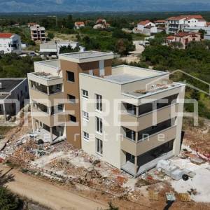 Zadar – Novi Bokanjac: Atraktivan dvosoban stan s krovnom terasom (S5)