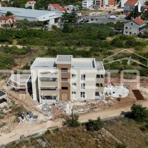 Zadar – Novi Bokanjac: Atraktivan dvosoban stan s krovnom terasom (S5)