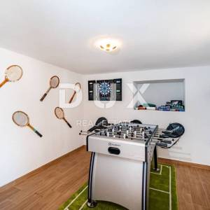 ZADAR, NOVIGRAD - Prekrasna vila s bazenom u blizini mora