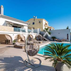 ZADAR, NOVIGRAD - Prekrasna vila s bazenom u blizini mora
