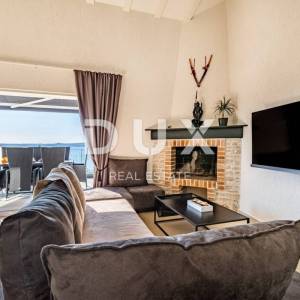ZADAR, NOVIGRAD - Prekrasna vila s bazenom u blizini mora