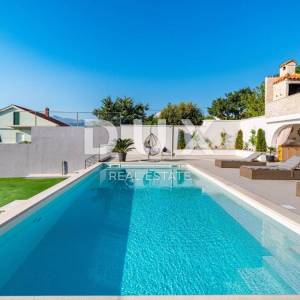 ZADAR, NOVIGRAD - Prekrasna vila s bazenom u blizini mora