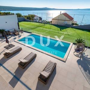 ZADAR, NOVIGRAD - Prekrasna vila s bazenom u blizini mora