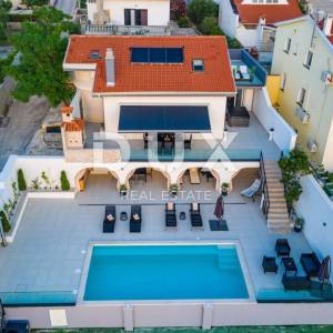 ZADAR, NOVIGRAD - Prekrasna vila s bazenom u blizini mora