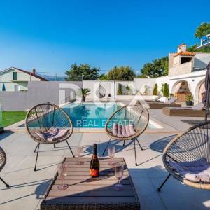 ZADAR, NOVIGRAD - Prekrasna vila s bazenom u blizini mora