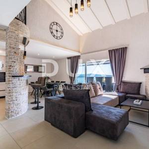 ZADAR, NOVIGRAD - Prekrasna vila s bazenom u blizini mora