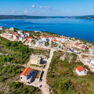 ZADAR, NOVIGRAD - Visoko kvalitetna kamena kuća 150 m od mora