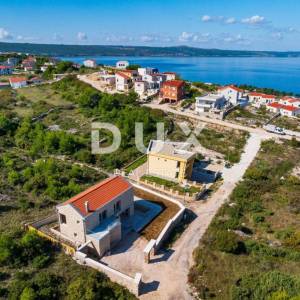 ZADAR, NOVIGRAD - Visoko kvalitetna kamena kuća 150 m od mora