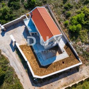 ZADAR, NOVIGRAD - Visoko kvalitetna kamena kuća 150 m od mora