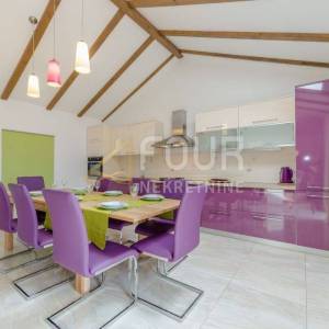 Zadar - okolica, kuća s bazenom, 150m2, pogled na more