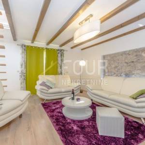 Zadar - okolica, kuća s bazenom, 150m2, pogled na more