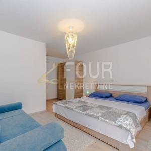 Zadar - okolica, kuća s bazenom, 150m2, pogled na more