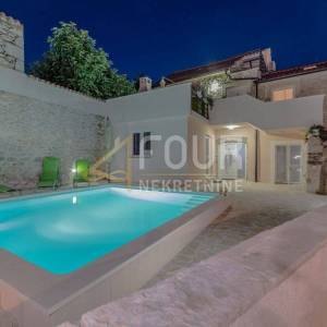 Zadar - okolica, kuća s bazenom, 150m2, pogled na more
