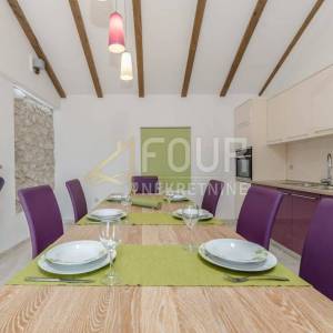 Zadar - okolica, kuća s bazenom, 150m2, pogled na more