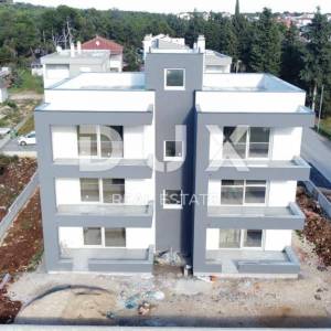 ZADAR, PAKOŠTANE - Moderan stan u novogradnji s vrtom S2
