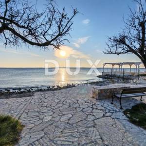 ZADAR, PETRČANE - Jedinstveni stan s pogledom na more 80 metara od plaže na neponovljivoj lokaciji! Punta Skala!