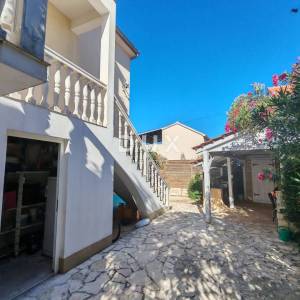 ZADAR, PETRČANE - Kuća s 3 velika stana i prekrasnim pogledom na more! Punta Skala!