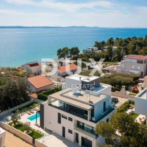 ZADAR, PETRČANE - Luksuzna vila s bazenom 50 m od mora