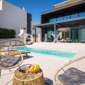 ZADAR, PETRČANE - Luksuzna vila s bazenom 50 m od mora