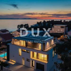 ZADAR, PETRČANE - Luksuzna vila s bazenom 50 m od mora