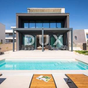 ZADAR, PETRČANE - Luksuzna vila s bazenom 50 m od mora