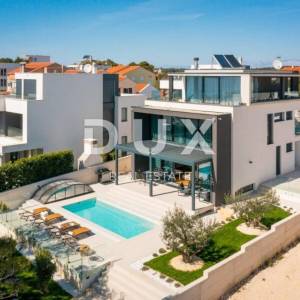ZADAR, PETRČANE - Luksuzna vila s bazenom 50 m od mora