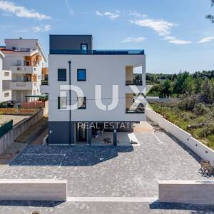 ZADAR, PETRČANE - Luksuzno namješten penthouse s pogledom na more