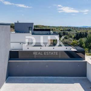 ZADAR, PETRČANE - Luksuzno namješten penthouse s pogledom na more
