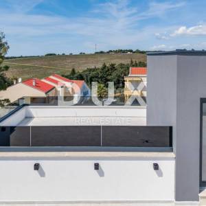 ZADAR, PETRČANE - Luksuzno namješten penthouse s pogledom na more