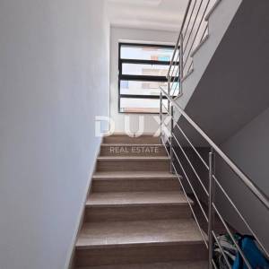 ZADAR, PETRČANE - Luksuzno namješten penthouse s pogledom na more